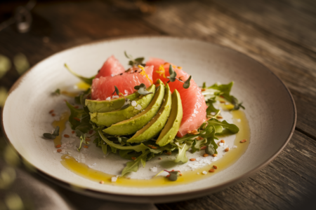 סלט אבוקדו ופומלה